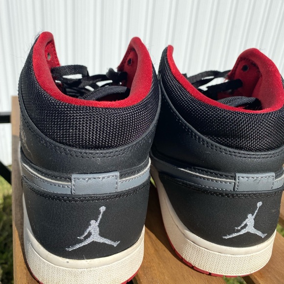 Air Jordan Retro 1 Mid Cool Grey-Black Bred edition. - Picture 7 of 10